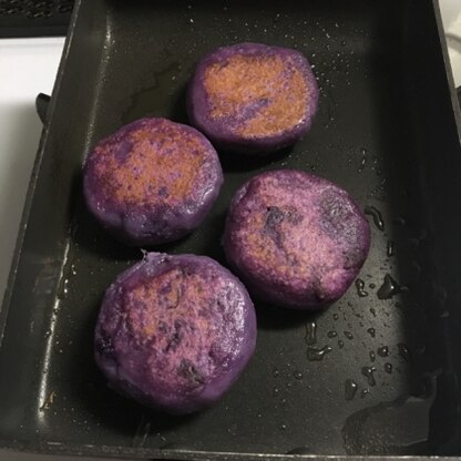 紫芋で作りました^_^
美味しく出来て、１歳の娘もパクパク食べてくれました！